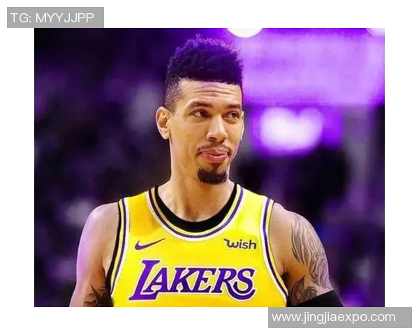 雷霆队完成和76人队的交易,换取了泰伦斯-福格和丹尼-格林