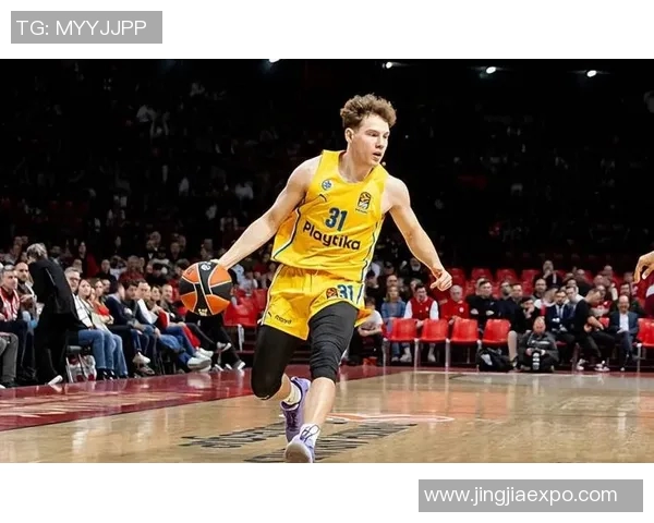 尼克斯签下自由球员贝克:球队新星引爆纽约篮球热潮 尼克斯签下自由球员贝克:球队新星引爆纽约篮球热潮