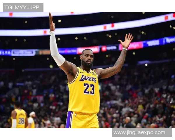 湖人宣布续约戴维斯,重建中锋组合,冲击下赛季总冠军 湖人宣布续约戴维斯,重建中锋组合,冲击下赛季总冠军